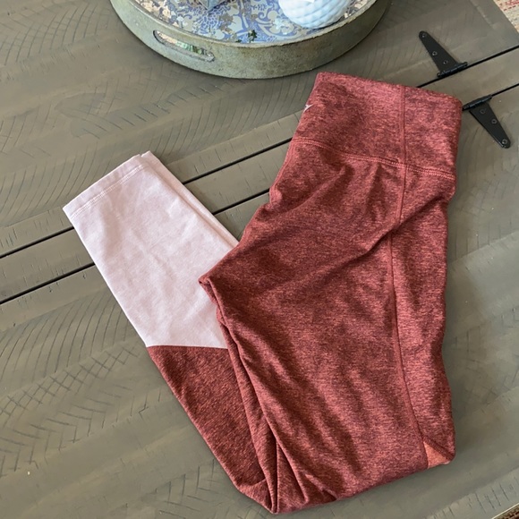 Old Navy Pants - ❤️ Tri-colored Old Navy Leggings ❤️